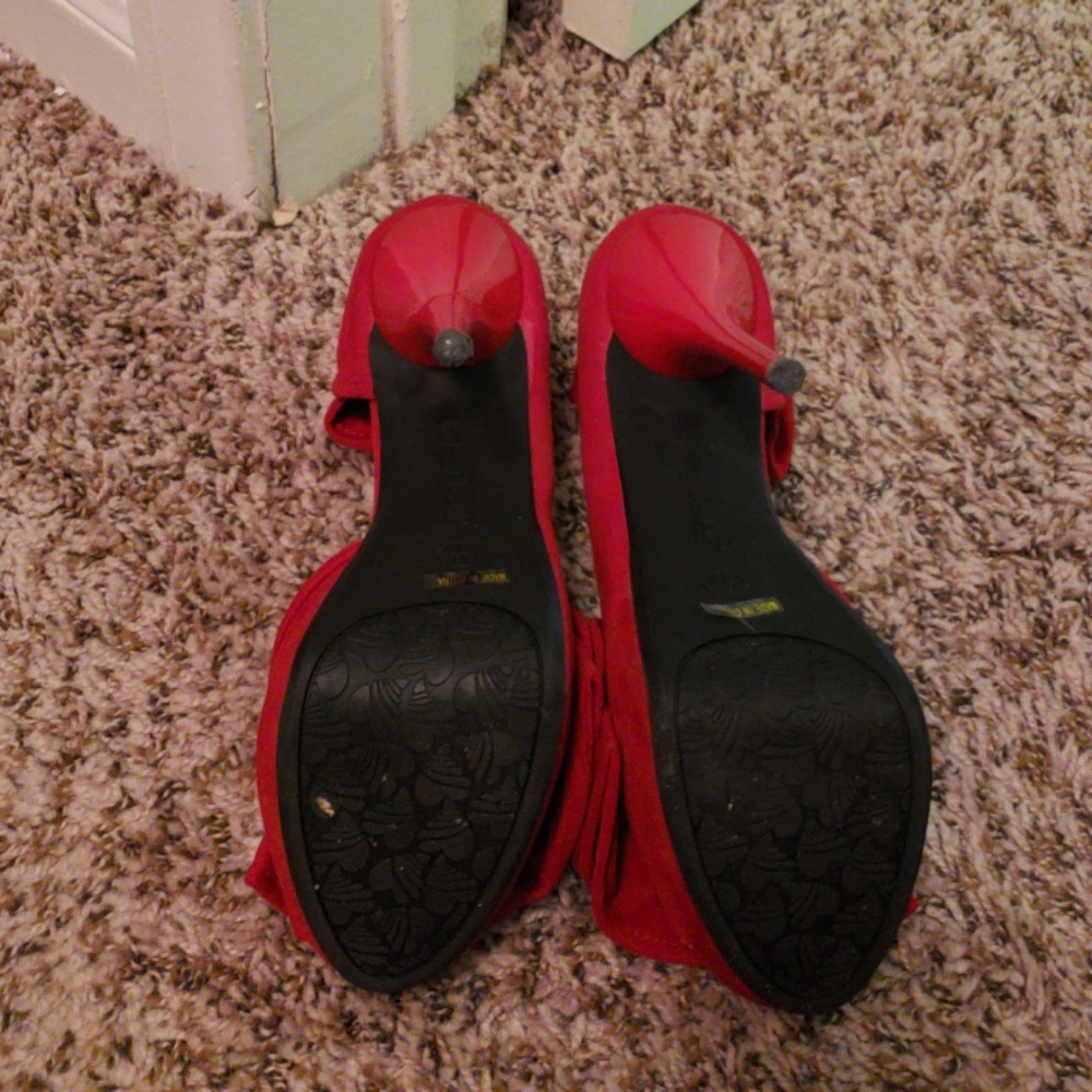 Fire Red Pumps - Picture 3 of 4